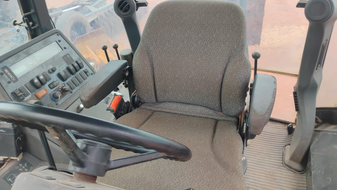 Foto 01 Retroescavadeira Jhon Deere 310L