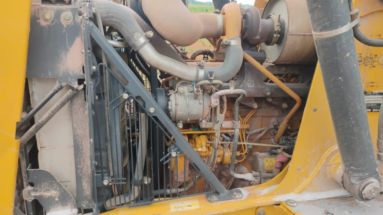 Foto 01 Retroescavadeira Jhon Deere 310L